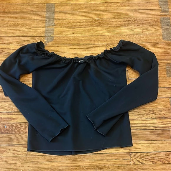 NWOT ruffle off the shoulders long sleeve top size medium - Picture 4 of 5
